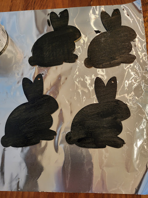 Black/White Checked Easter bunnies. Share NOW. #bunnies #blackandwhitechecked #farmhouse #Easter #eclecticredbarn